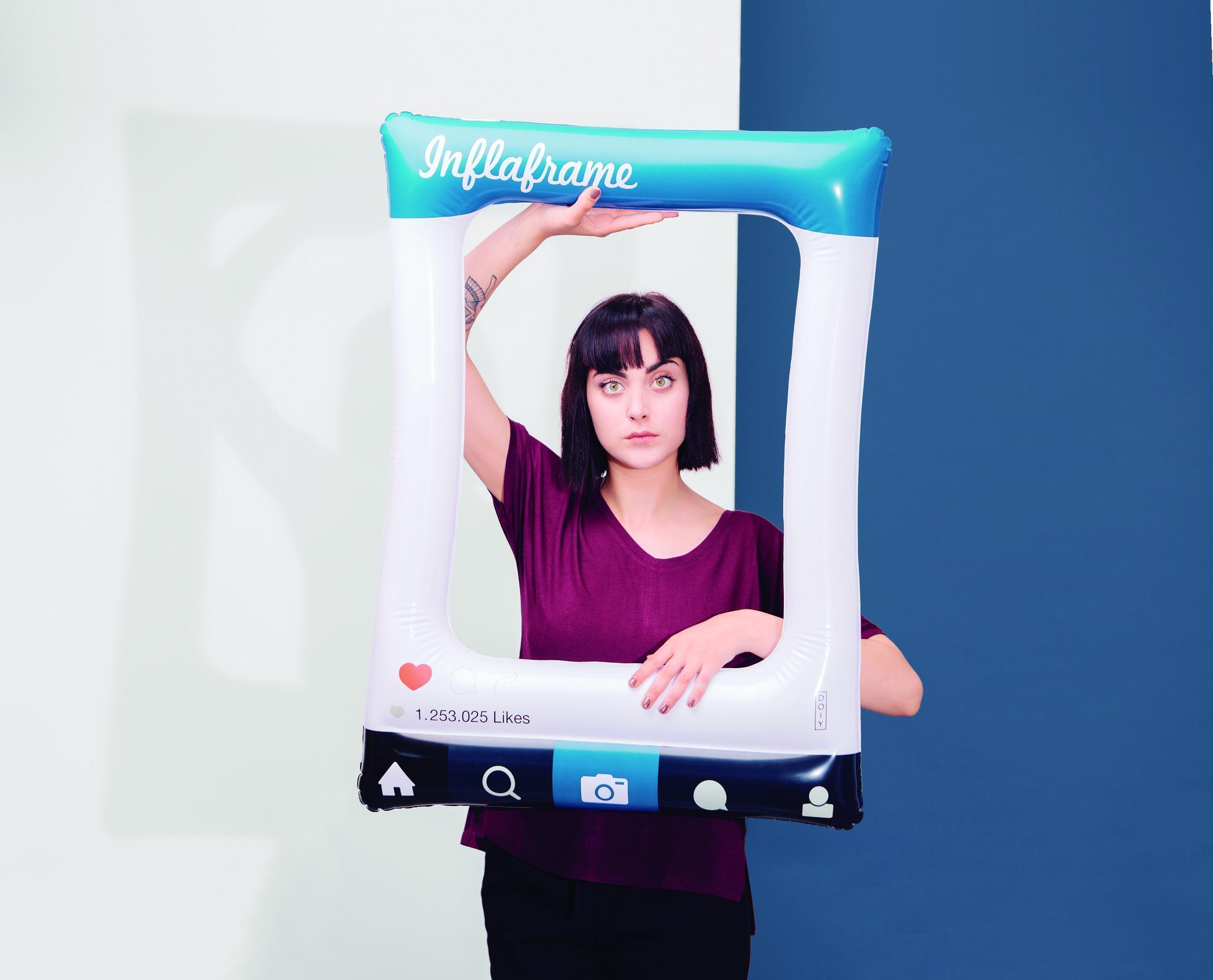 "Bilderrahmen aufblasbar" -  A Fun and Creative Drawing Adventure!