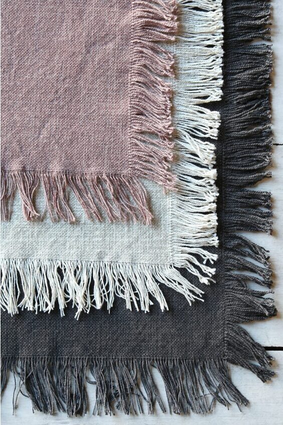 Jute table runner with fringes